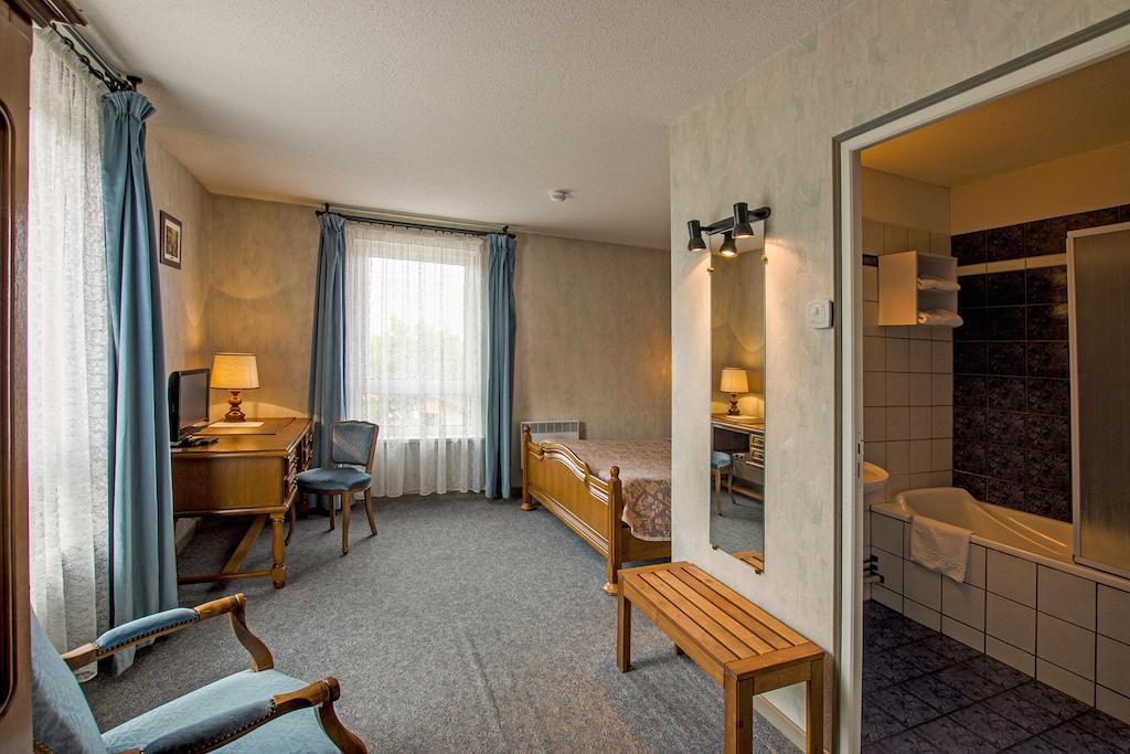 Logis Hotel Restaurant Hostellerie De L'Etoile 와셀론느 객실 사진